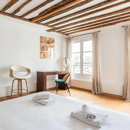 Typical Flat In The Old * Paris